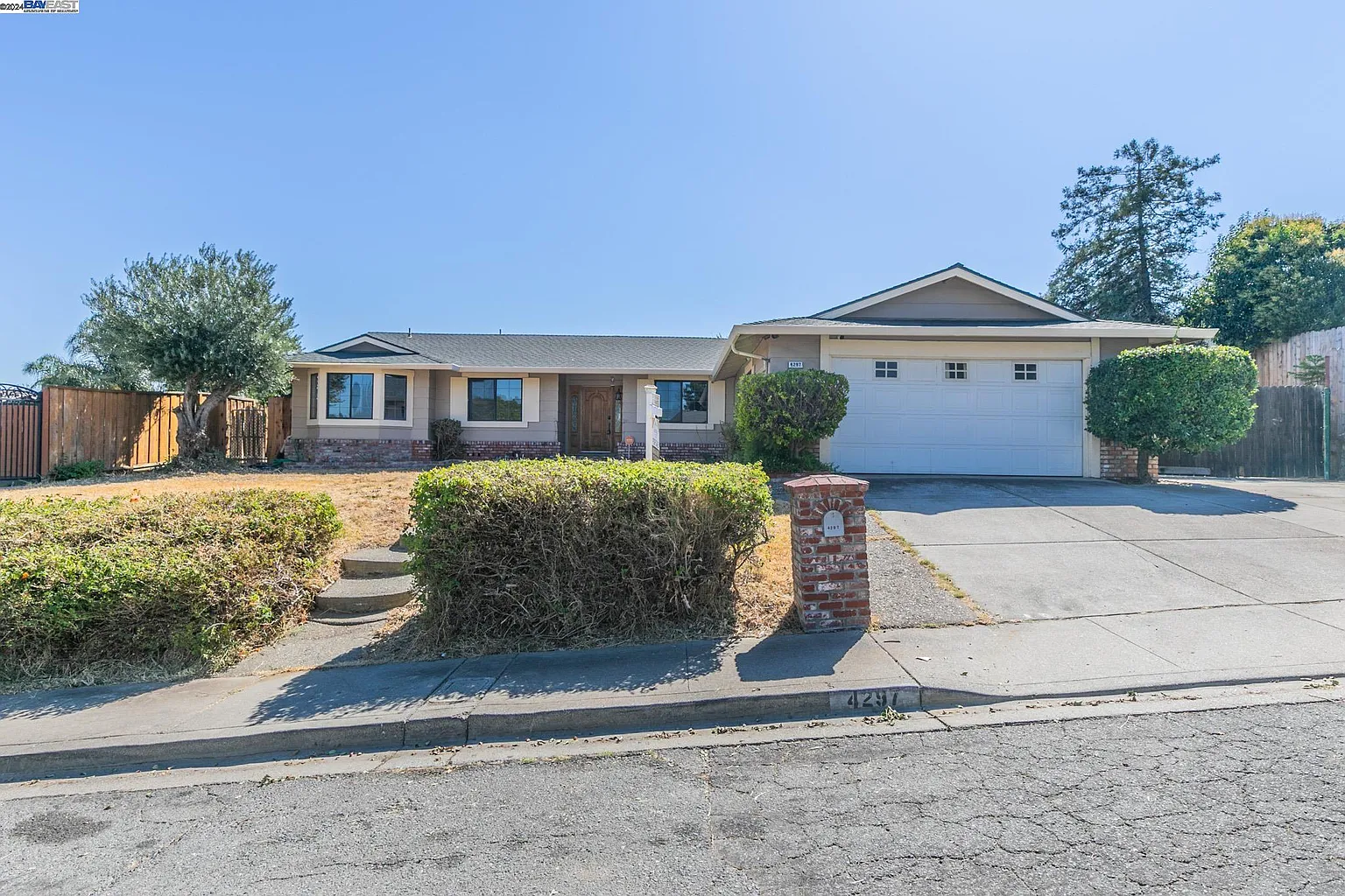 4297 Goldenhill Dr photo 1