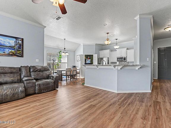3rd image of 13720 Hidden Oaks Dr