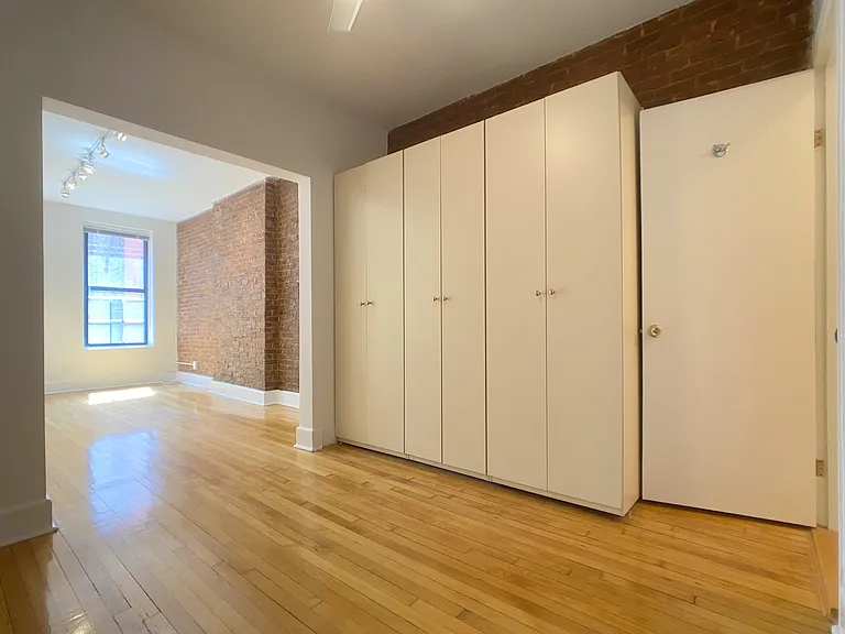 432 E 66th St #10 — Photo 6