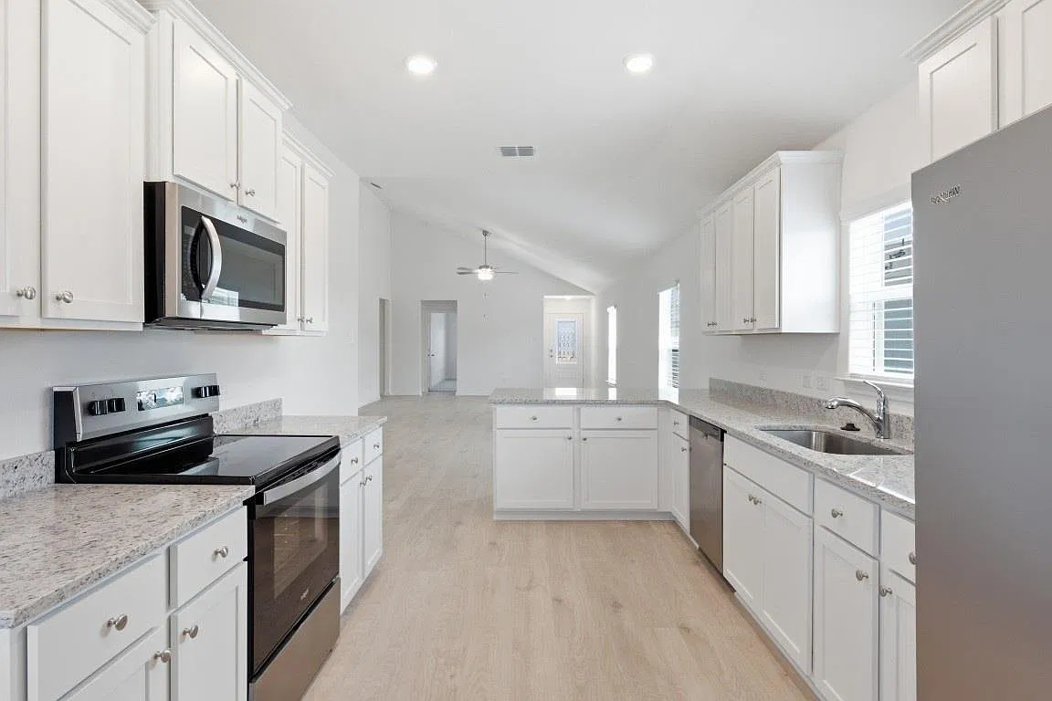 4 bed, 2.0 bath, 1799 sqft, $2,555 — Photo 2