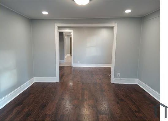 4th image of 10025 S Commercial Ave Front 2