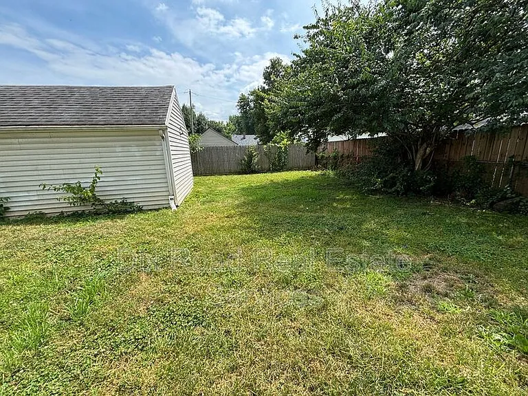 1110 Ellen Dr — Photo 4