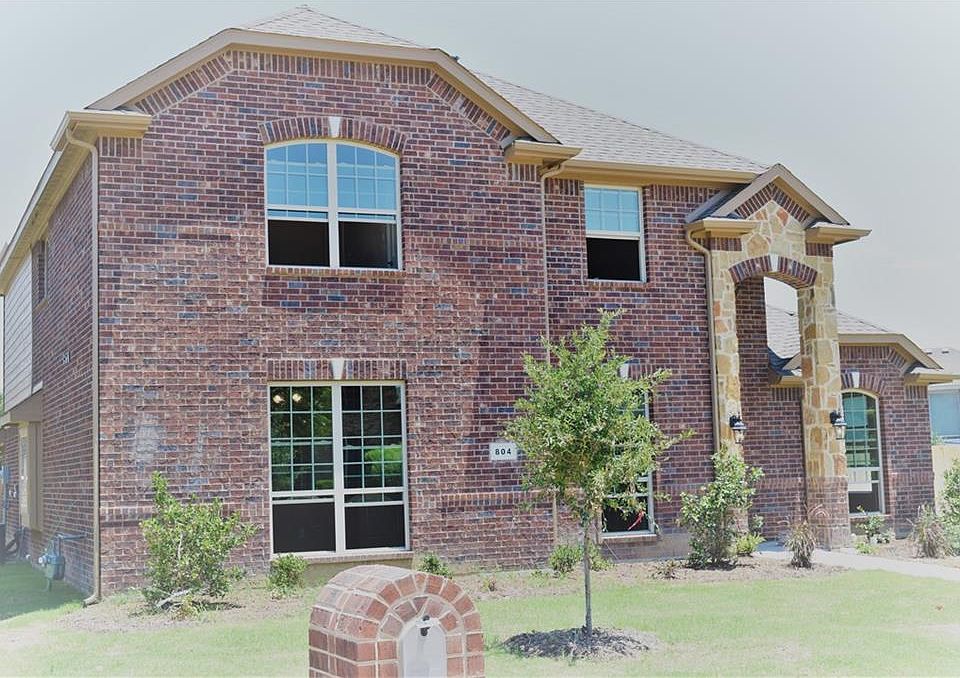 2nd image of 804 Spindletop Rd