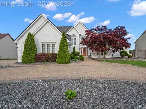 42280 Locklin Dr, Sterling Heights, MI 48314