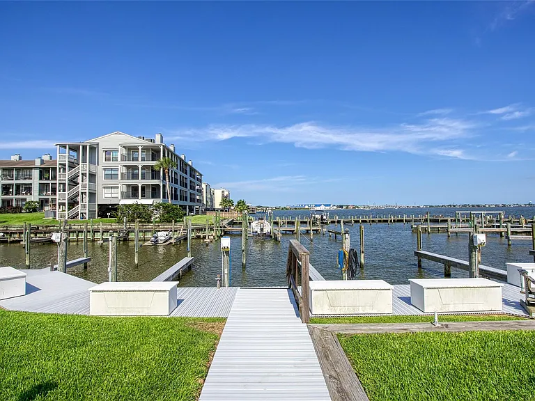 307 Yacht Club Ln #307 — Photo 20