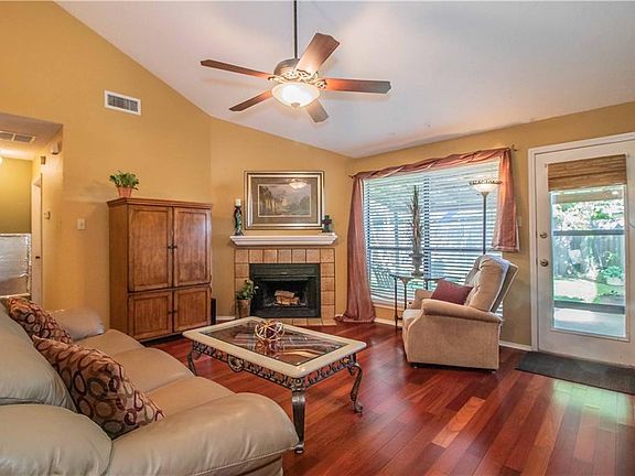 2nd image of 2936 Gray Oak Dr