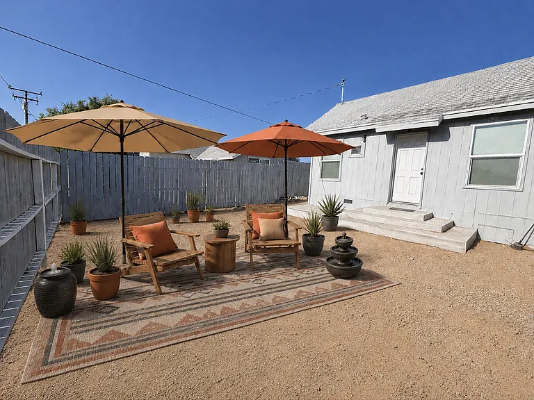 13950 Hesperia Rd #3A — Photo 8