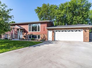 1514 Charwood Ct, Grand Forks, ND 58201