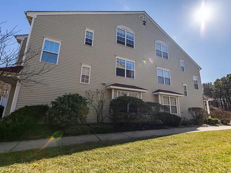 13 Topeka Ct — Photo 6