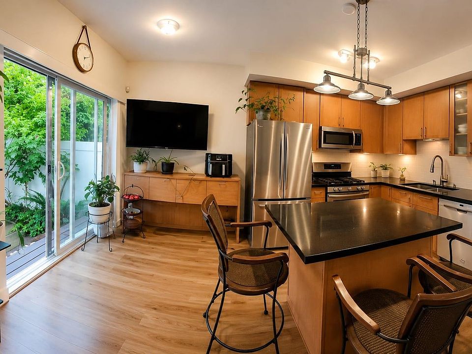 1st image of 2678 King George Blvd #15