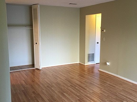 5th image of 46 Shrewsbury Green Dr Unit B
