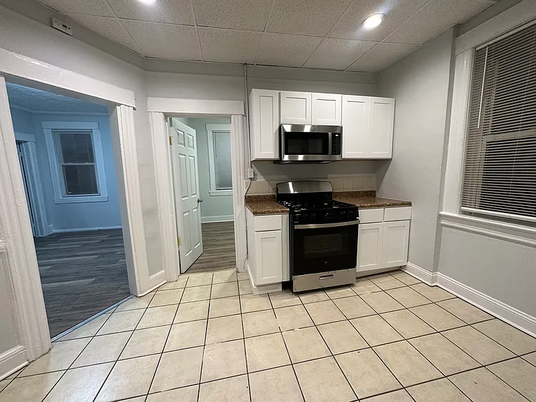 240 Paterson Ave #5 — Photo 2