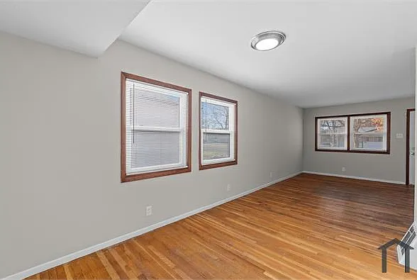 205 Perthshire Rd — Photo 9