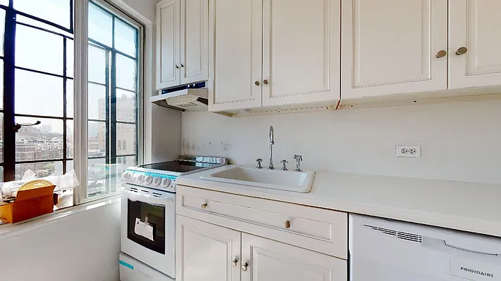 Rented by Bond New York | media 16