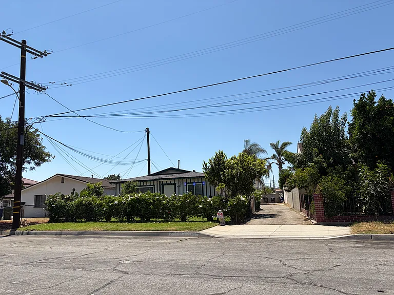 3205 N Angelus Ave — Photo 14