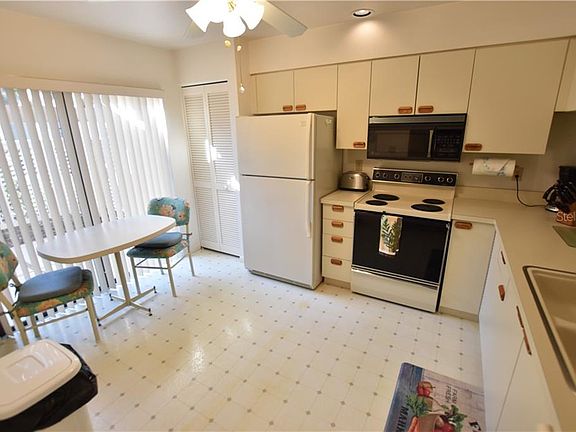 3rd image of 4589 Kingsmere #31