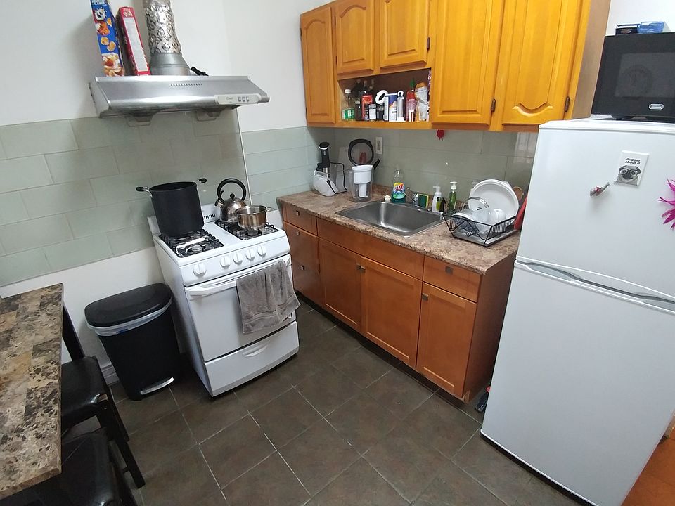 1st image of 211 E Broadway #2W