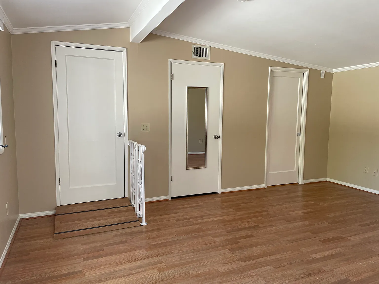 3 bed, 12000 sqft, $1,650 — Photo 2