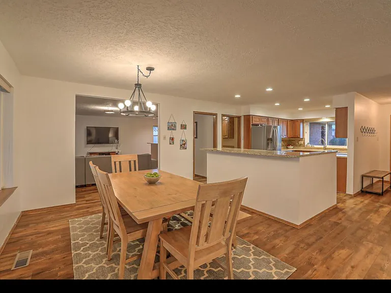 3900 Calle Castano NE — Photo 3