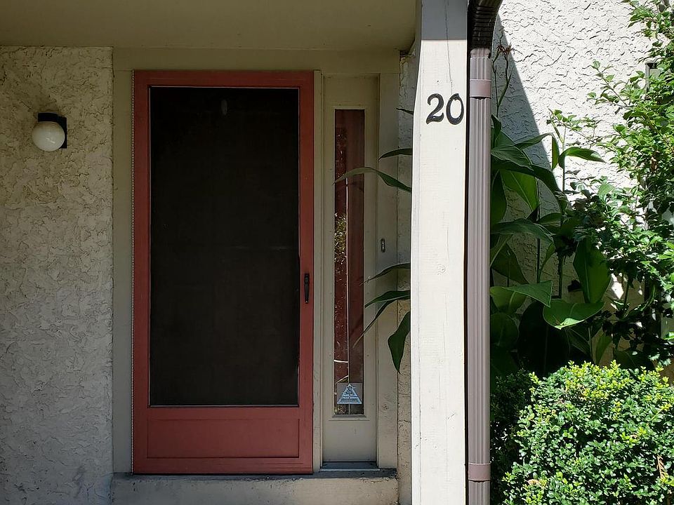 2nd image of 20 Oakmont Pl