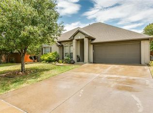 805 Valley Terrace Rd, Burleson, TX 76028