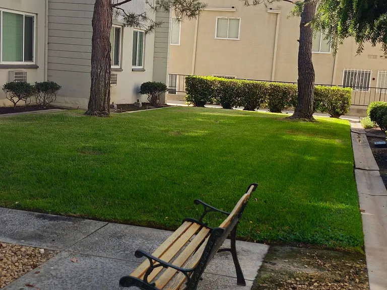 Welcome to La Villa Lake Apartments- 55+ Better Living — Photo 41