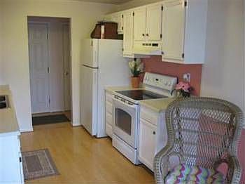 5th image of 5385 Camelot Dr APT 3C
