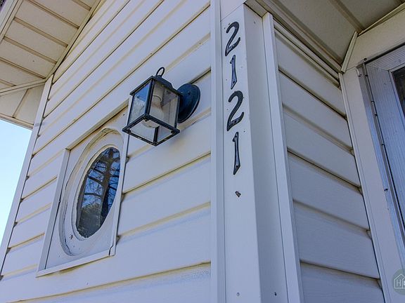 4th image of 2121 Gordon St