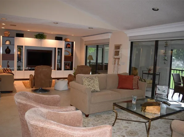 71 Eastgate Dr APT B, Boynton Beach, FL 33436