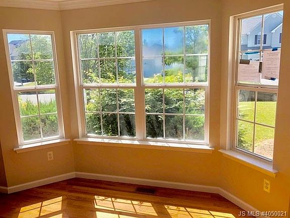 3rd image of 143 Barracuda Rd