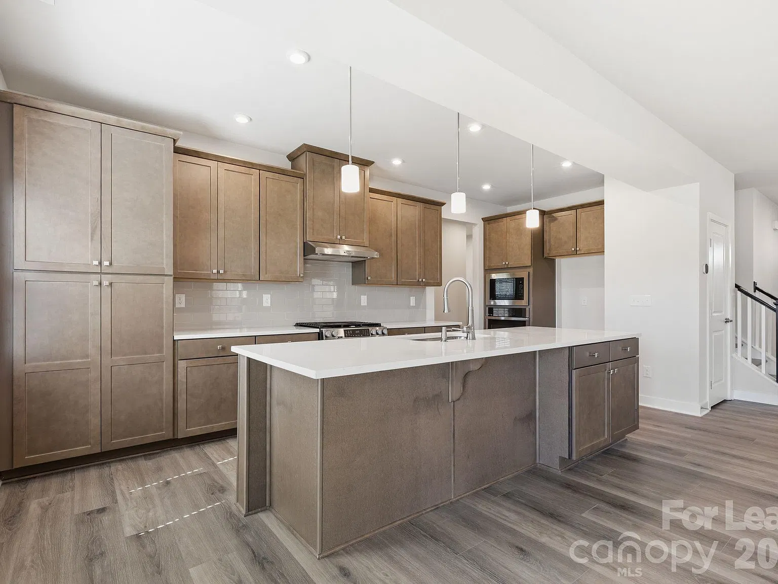 4 bed, 3.0 bath, 2771 sqft, $3,990 — Photo 2