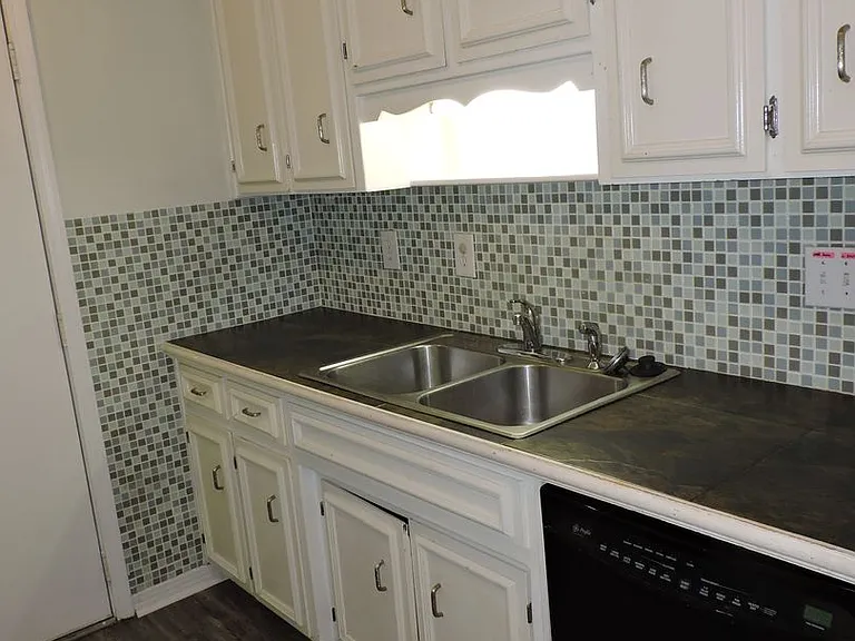 2780 Honeywood Dr — Photo 8