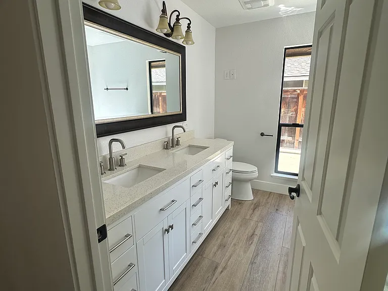 7247 N Dewey Ave — Photo 32