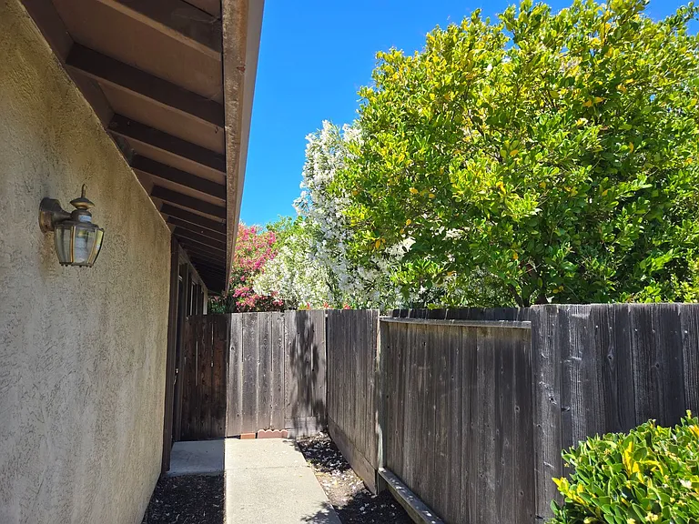 505 Mission Pl — Photo 20