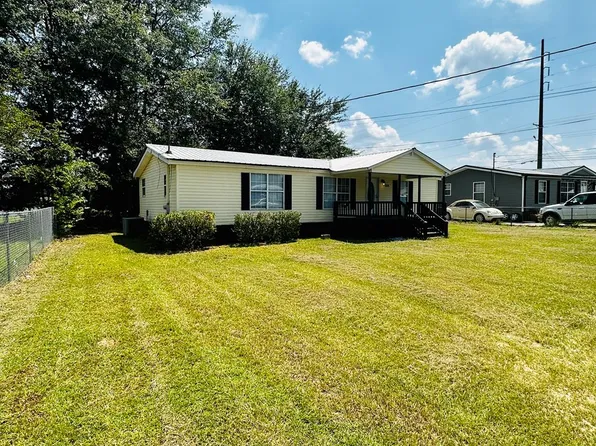 1376 Fleetwood Cir, Douglas, GA 31533