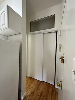 Rented by Peter R. Hungerford, LREB | media 21