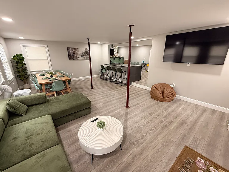 2 Roosevelt Dr #1 — Photo 2