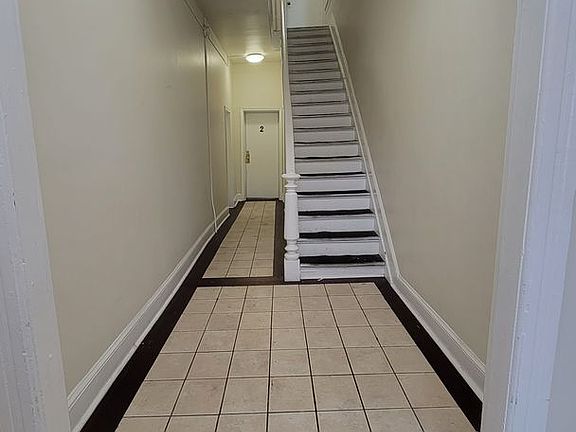 5th image of 505 W Washington St APT 3