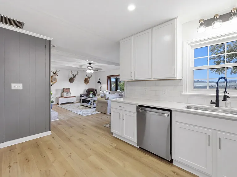 128 Convention Dr — Photo 18