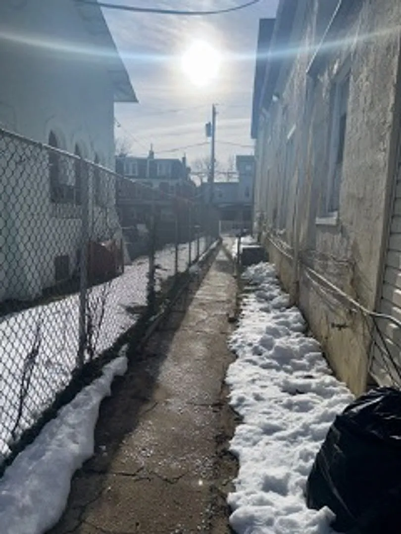 321 E Price St — Photo 4