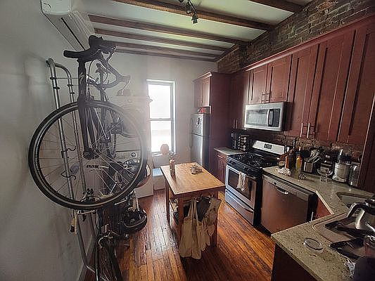 3rd image of 118 Clifton Pl #2