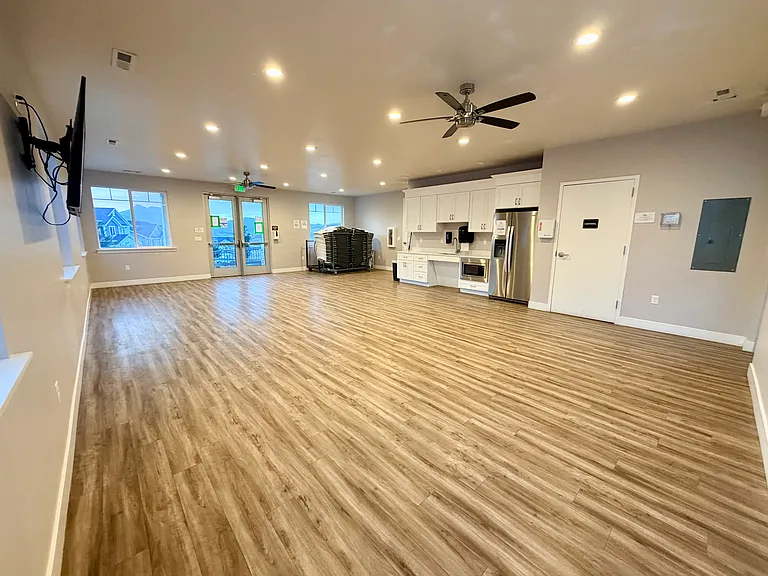 Clubhouse meeting room available to reserve
