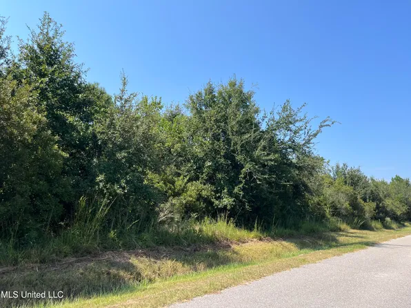 4131 39th St, Bay Saint Louis, MS 39520