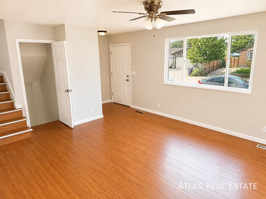 Available This Month Spacious Remodeled 6-Bedroom Home On Corner Lot With Attached Garage & Huge ... — Photo 4