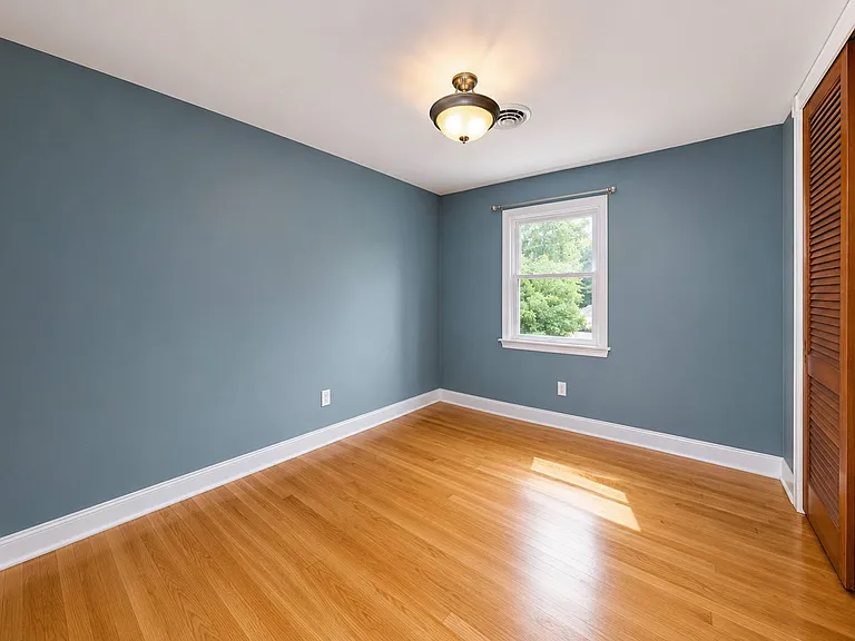 111 Deer Spring Rd — Photo 11