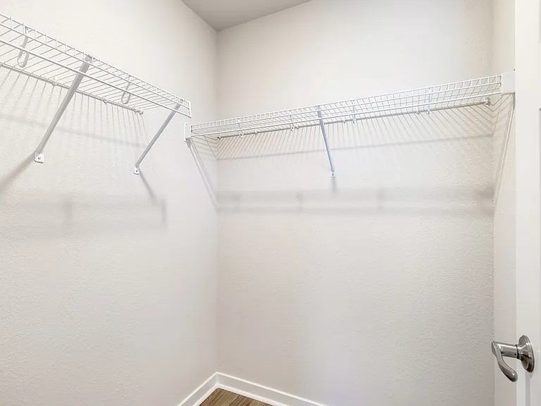 670 Lambert Dr — Photo 20