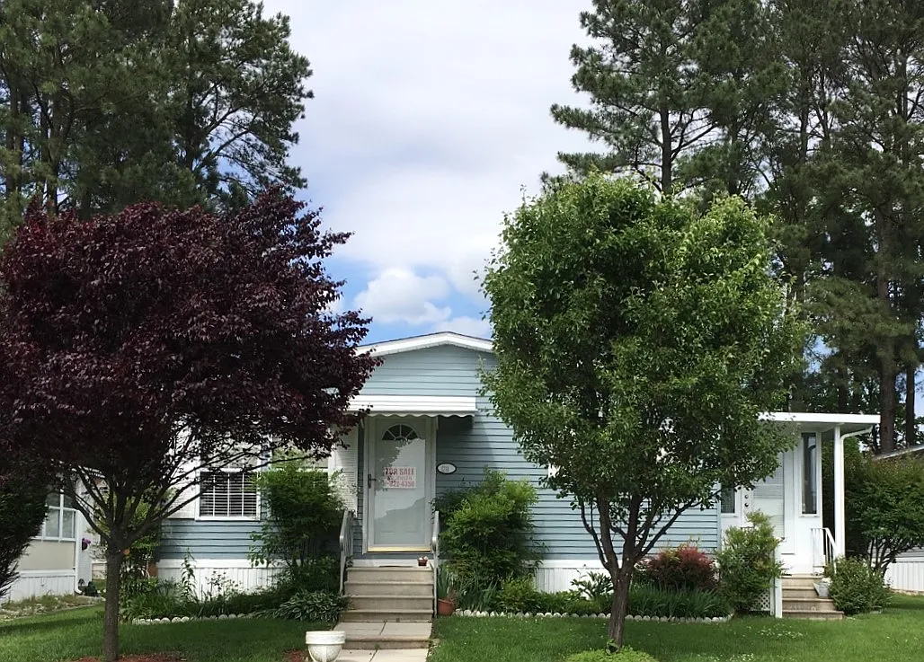 71 Park Ln photo 1