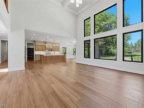 4th image of 3880 Brainard Rd
