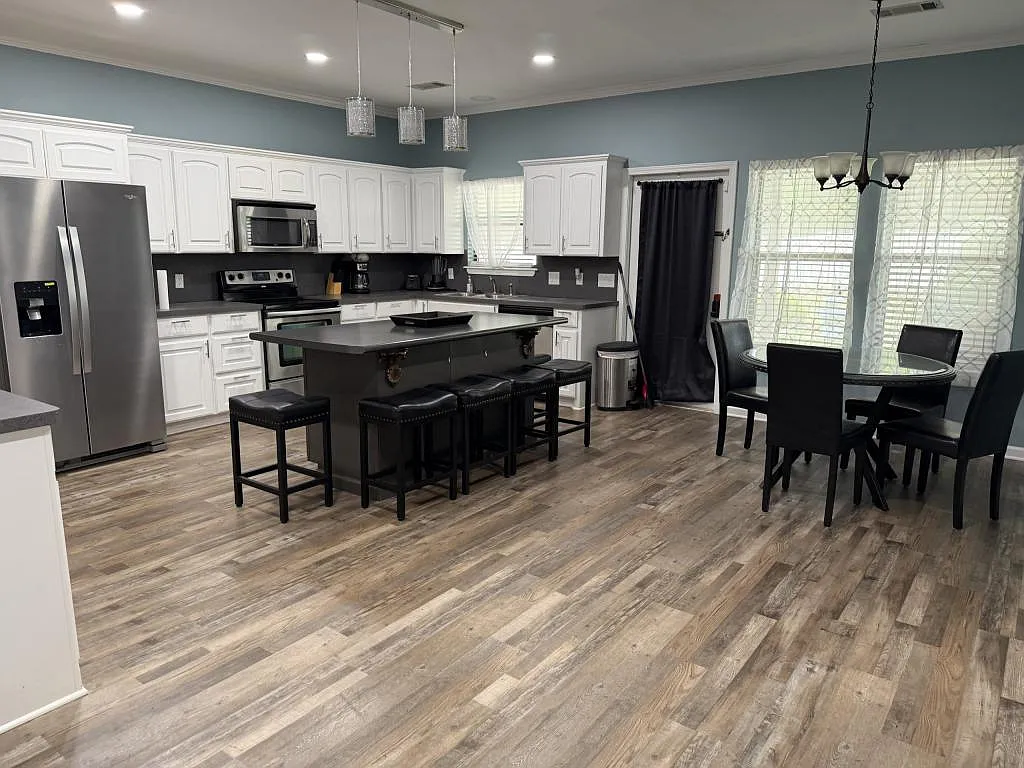 155 Lorelei Cir — Photo 2