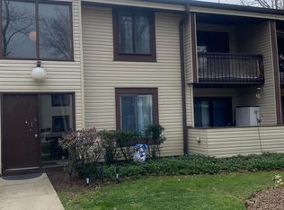 8 Twin Rivers Dr N, East Windsor, NJ 08520
